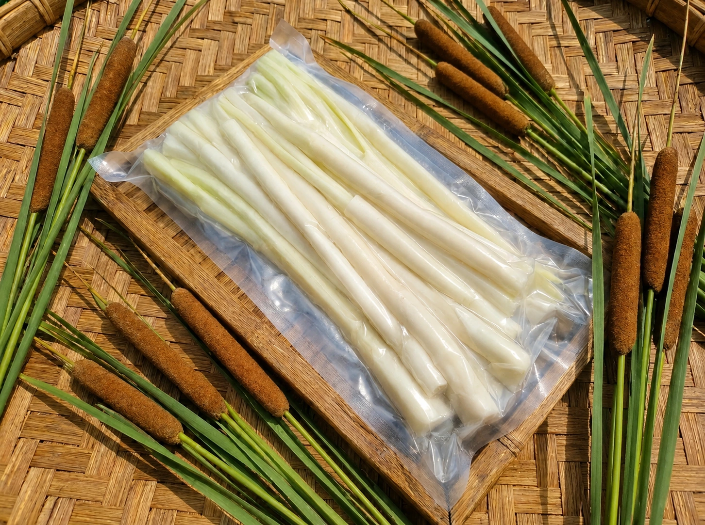 Bồn bồn tươi trong rổ tre
